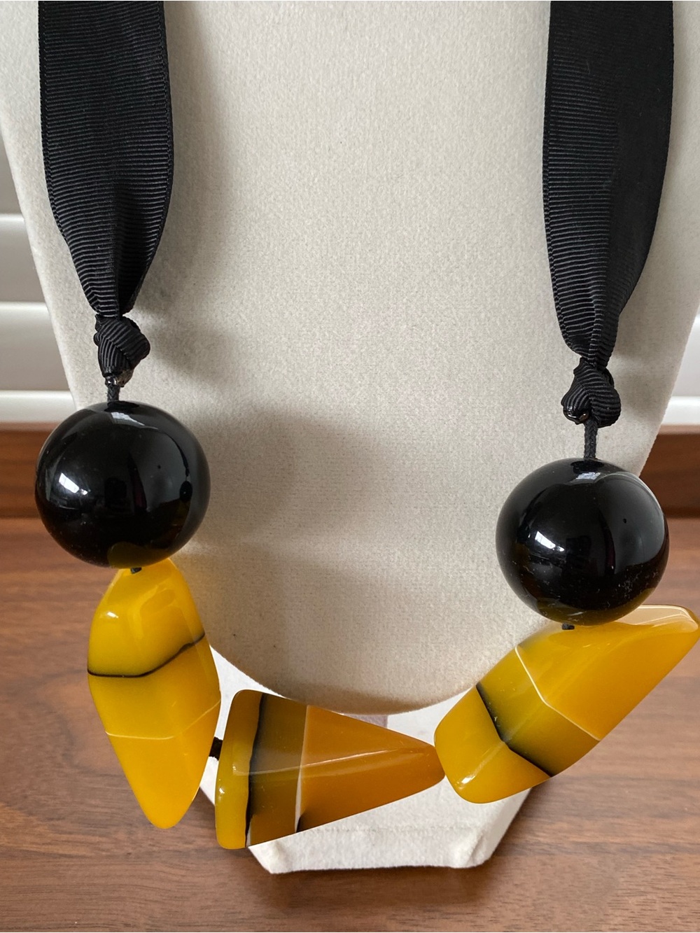 MANGO MNG Black & Mustard Resin Statement Ribbon Necklace - Picture 4 of 6